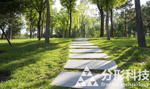 滨江森公园：智能垃圾桶为园内卫生清扫助力！